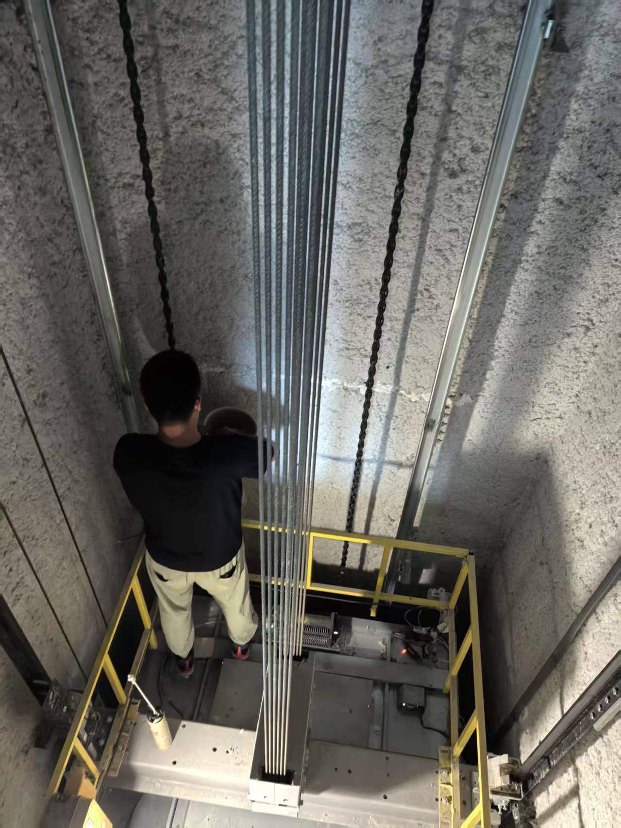 電梯噴涂棉施工維修